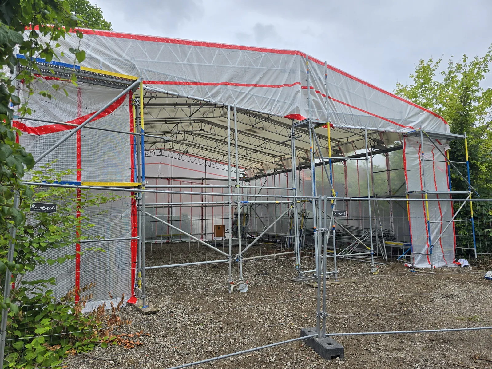 Weather-protection scaffold / encapsulation